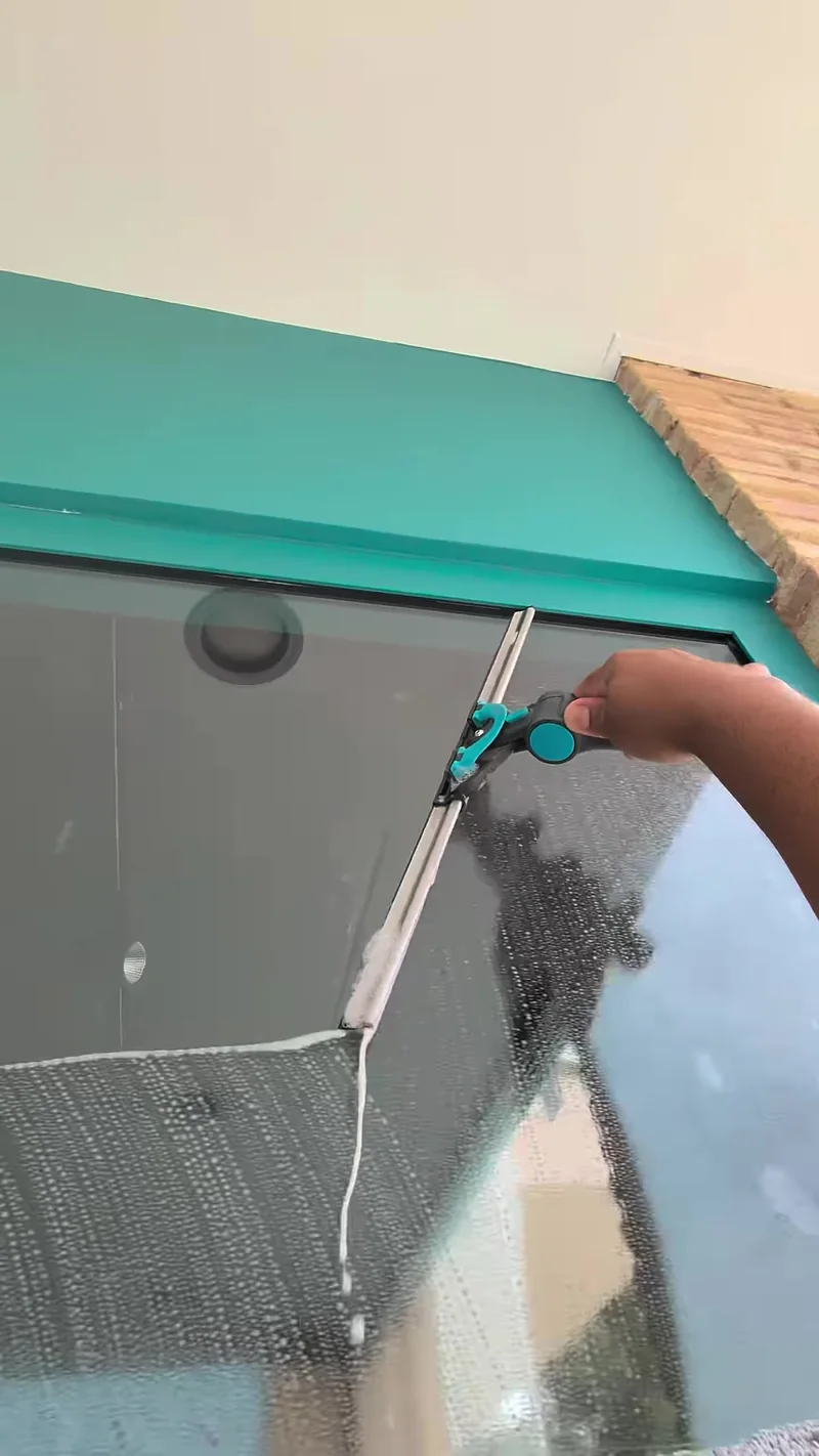 Real exterior glass cleaning